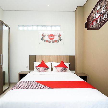 Hotel Super Oyo Capital O 614 Graha 8 Syariah à Sorabaya Extérieur photo