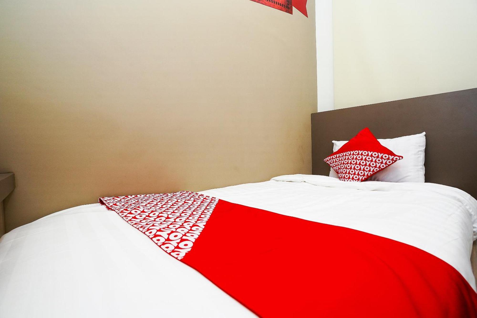 Hotel Super Oyo Capital O 614 Graha 8 Syariah à Sorabaya Extérieur photo