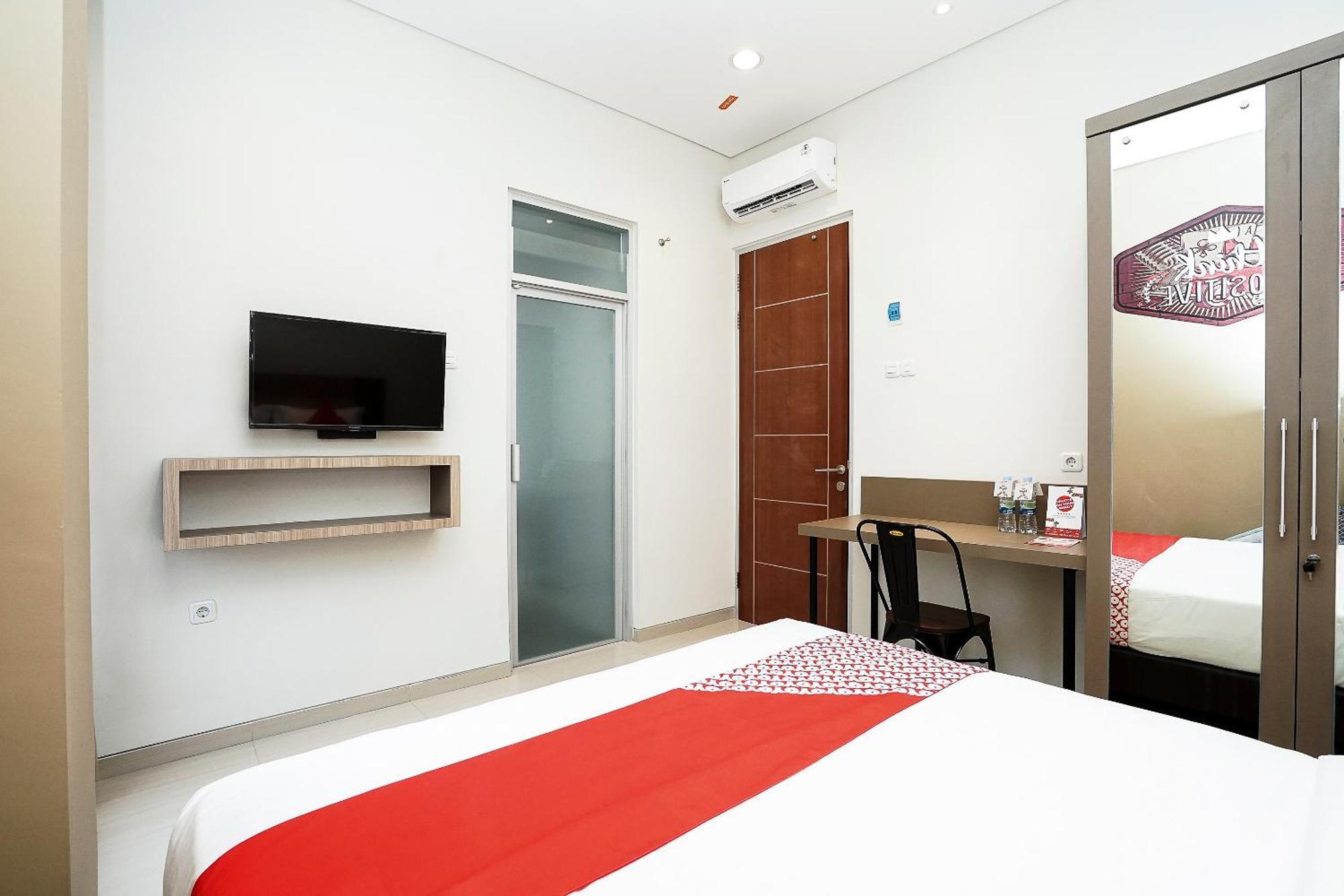 Hotel Super Oyo Capital O 614 Graha 8 Syariah à Sorabaya Extérieur photo
