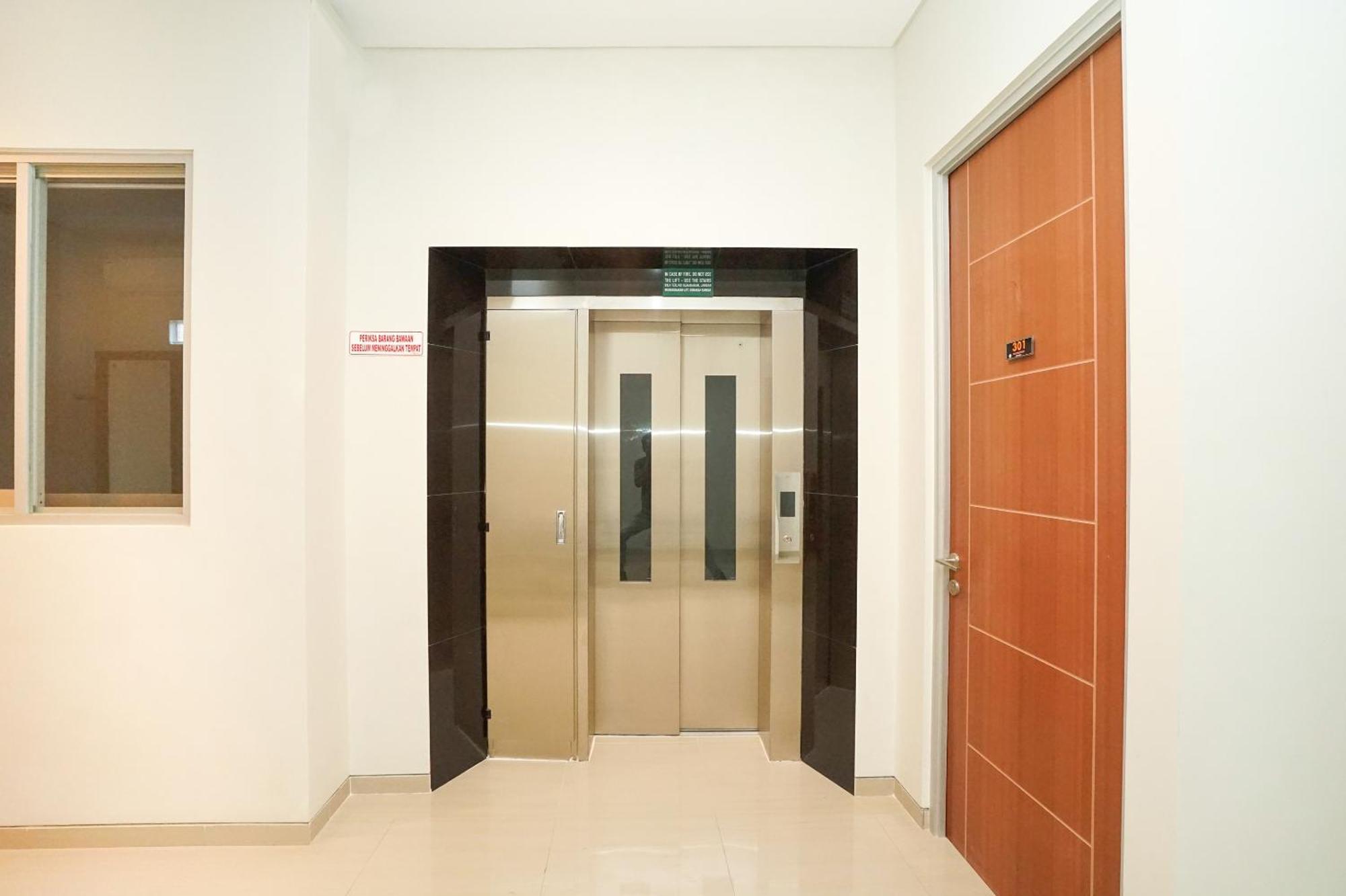Hotel Super Oyo Capital O 614 Graha 8 Syariah à Sorabaya Extérieur photo