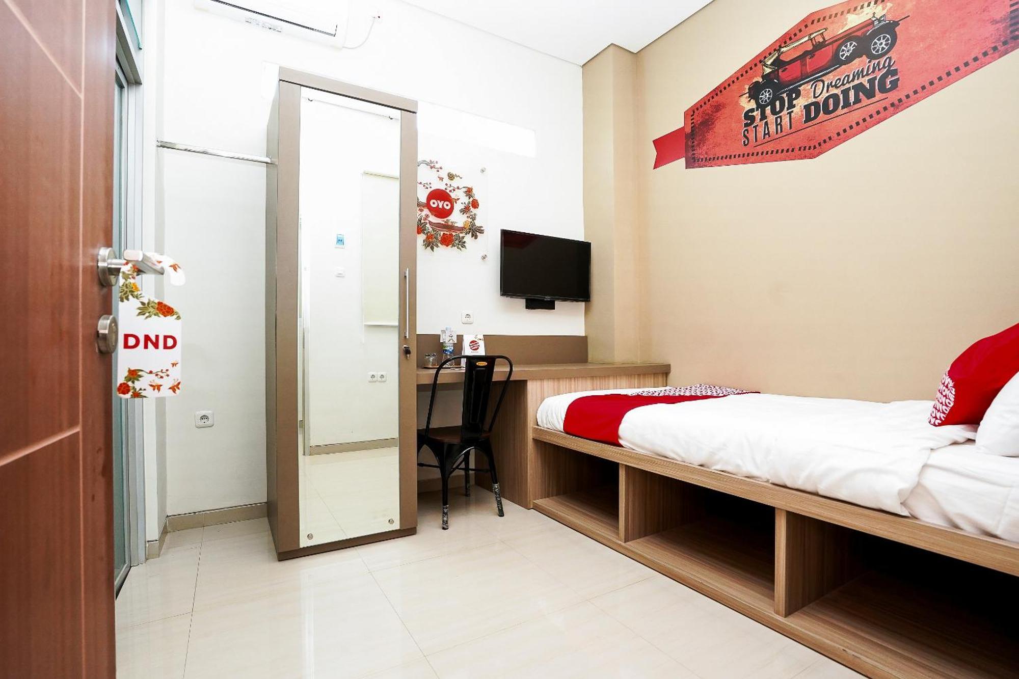 Hotel Super Oyo Capital O 614 Graha 8 Syariah à Sorabaya Extérieur photo