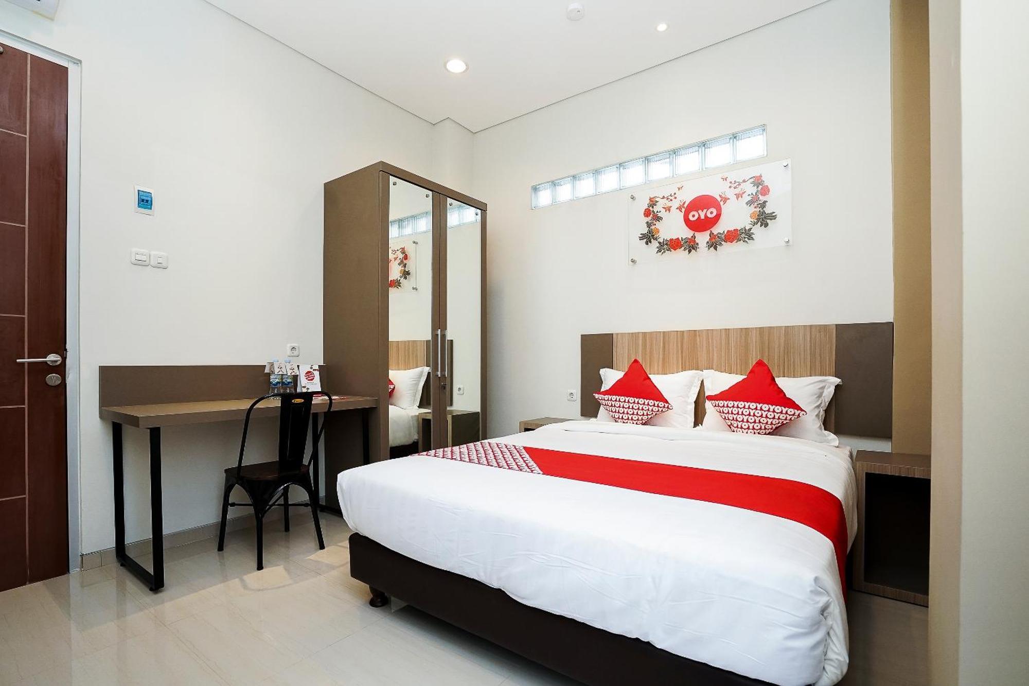 Hotel Super Oyo Capital O 614 Graha 8 Syariah à Sorabaya Extérieur photo