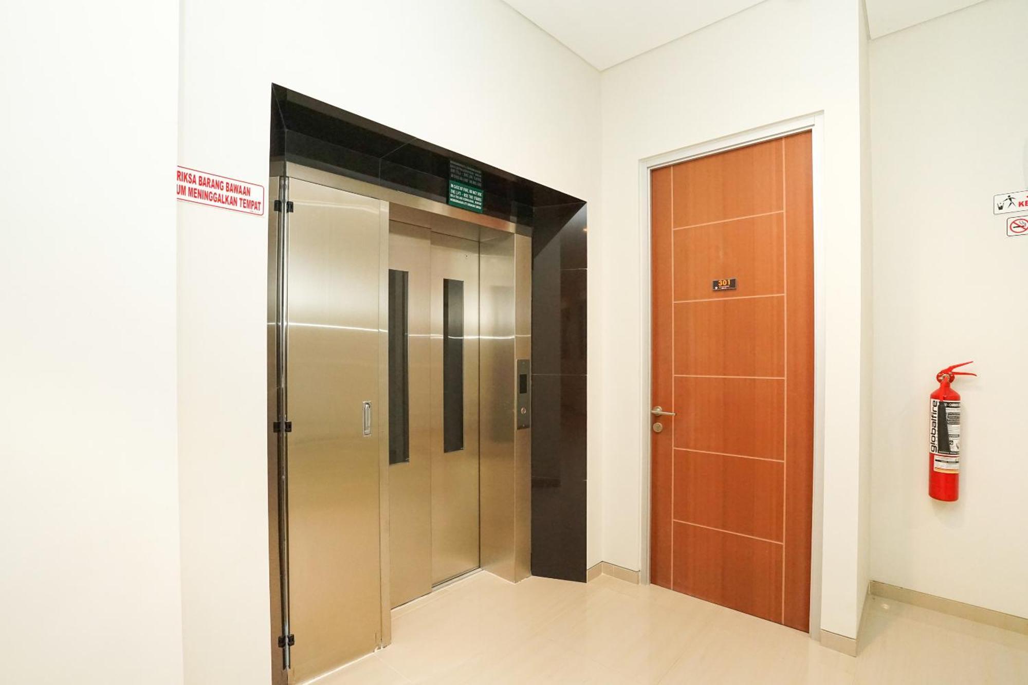 Hotel Super Oyo Capital O 614 Graha 8 Syariah à Sorabaya Extérieur photo