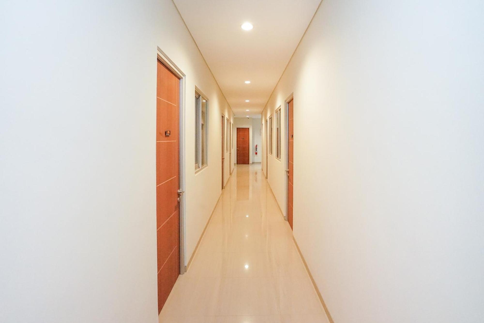 Hotel Super Oyo Capital O 614 Graha 8 Syariah à Sorabaya Extérieur photo